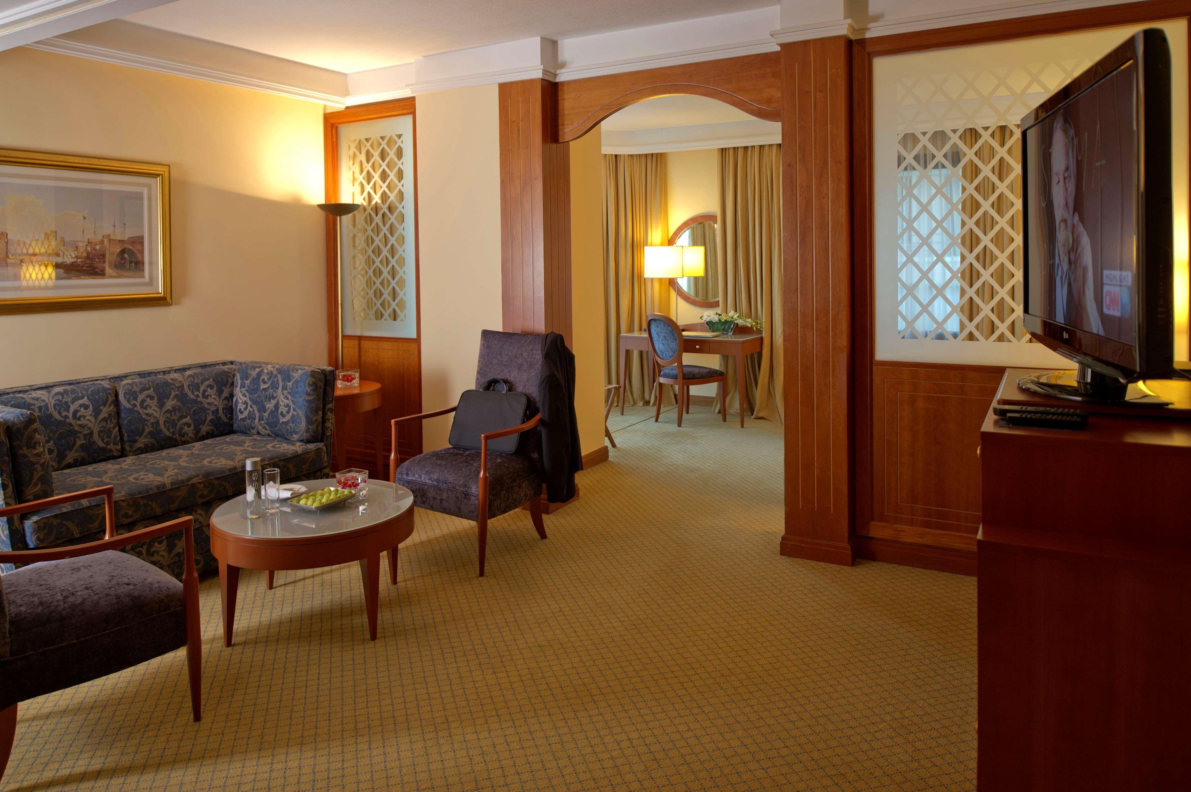 Radisson Blu Martinez Beirut 호텔 외부 사진 Suite at the Grand Hotel