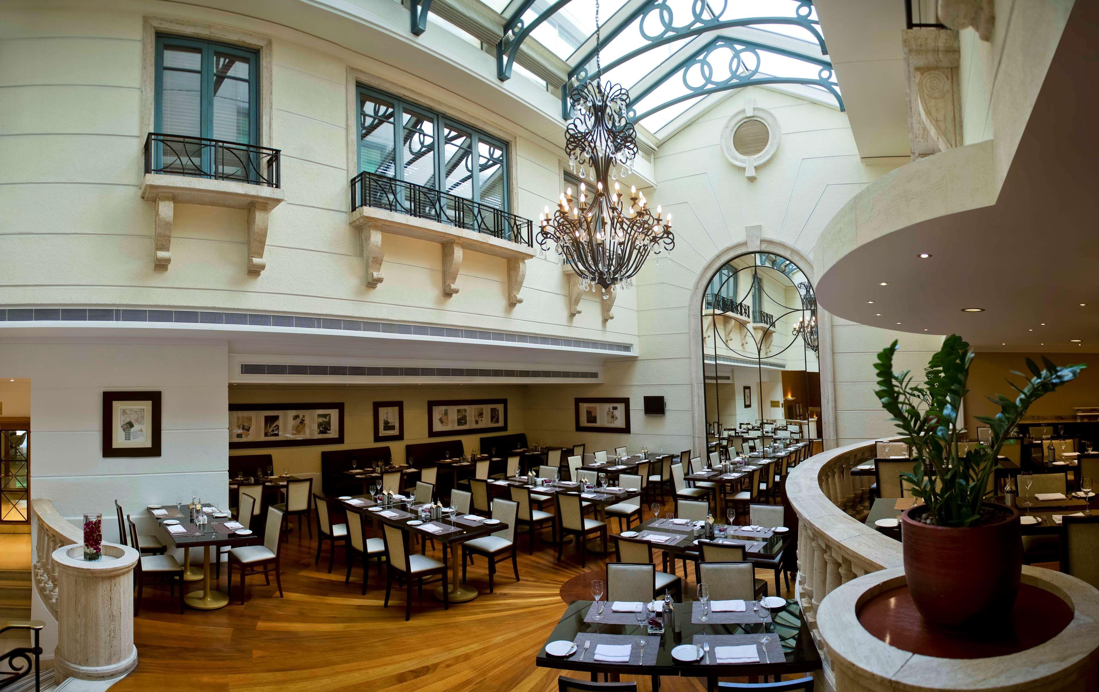Radisson Blu Martinez Beirut 호텔 외부 사진 The restaurant