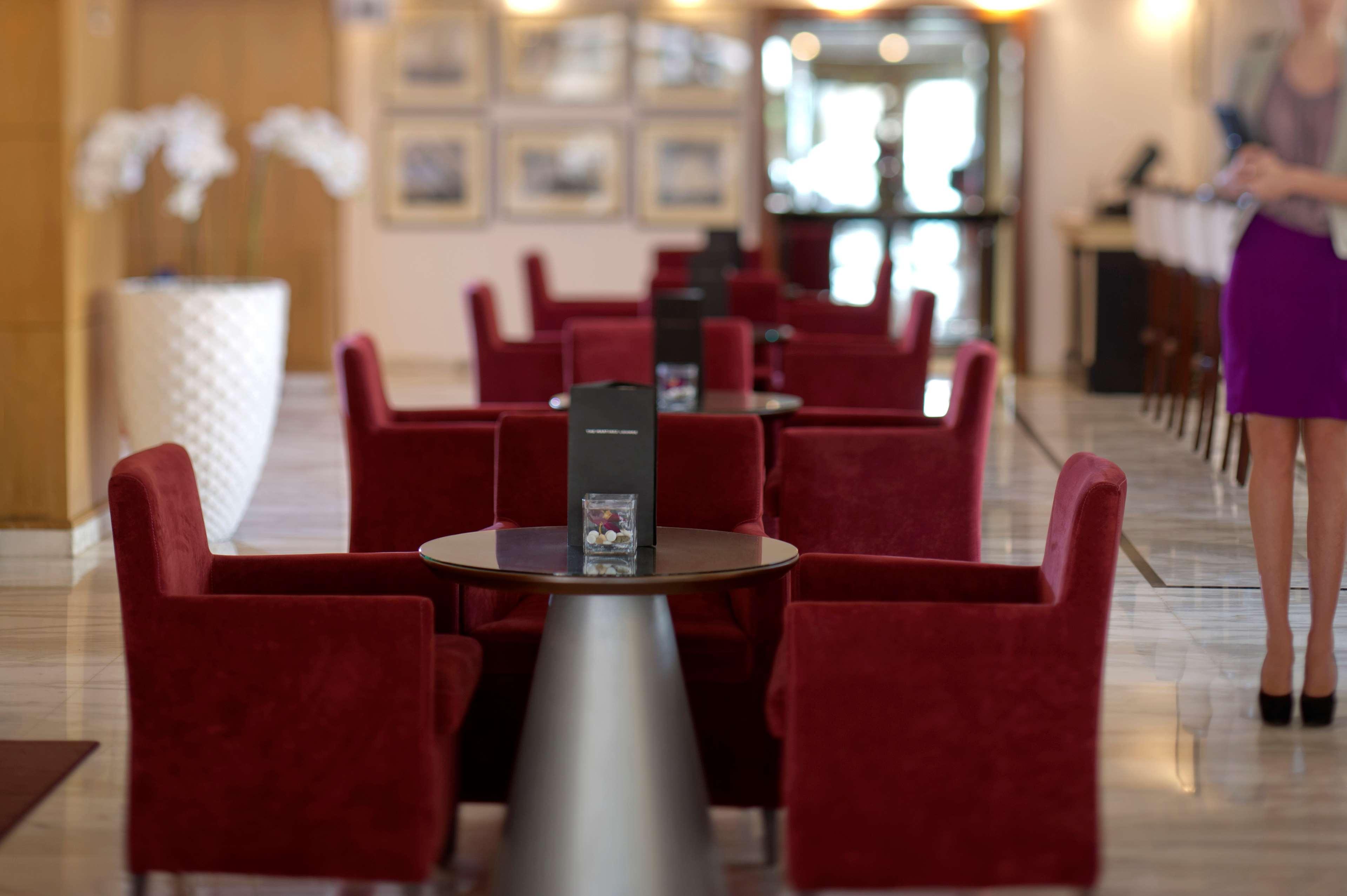 Radisson Blu Martinez Beirut 호텔 외부 사진 The lobby
