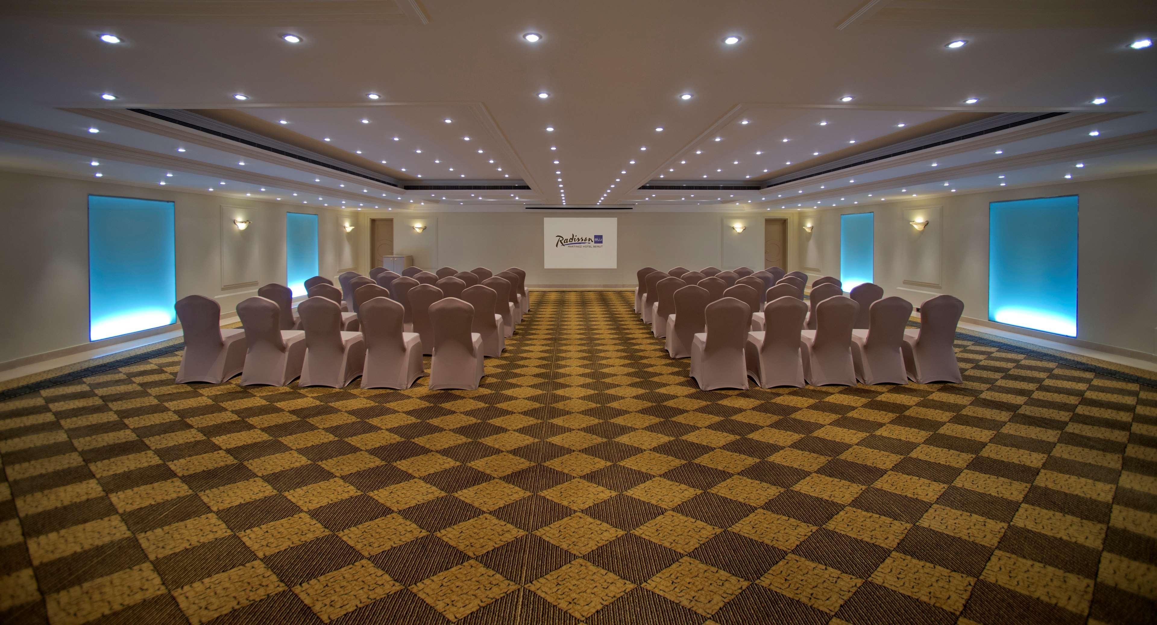 Radisson Blu Martinez Beirut 호텔 외부 사진 A meeting room at the hotel