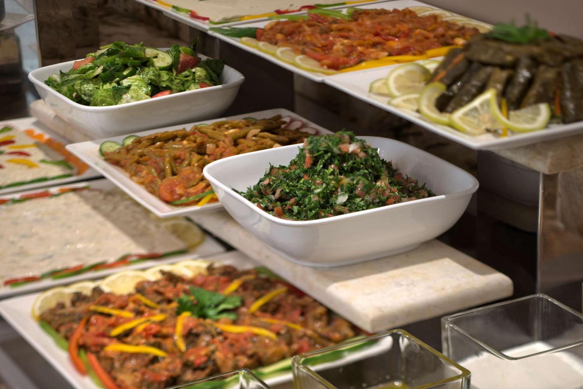 Radisson Blu Martinez Beirut 호텔 외부 사진 Meze