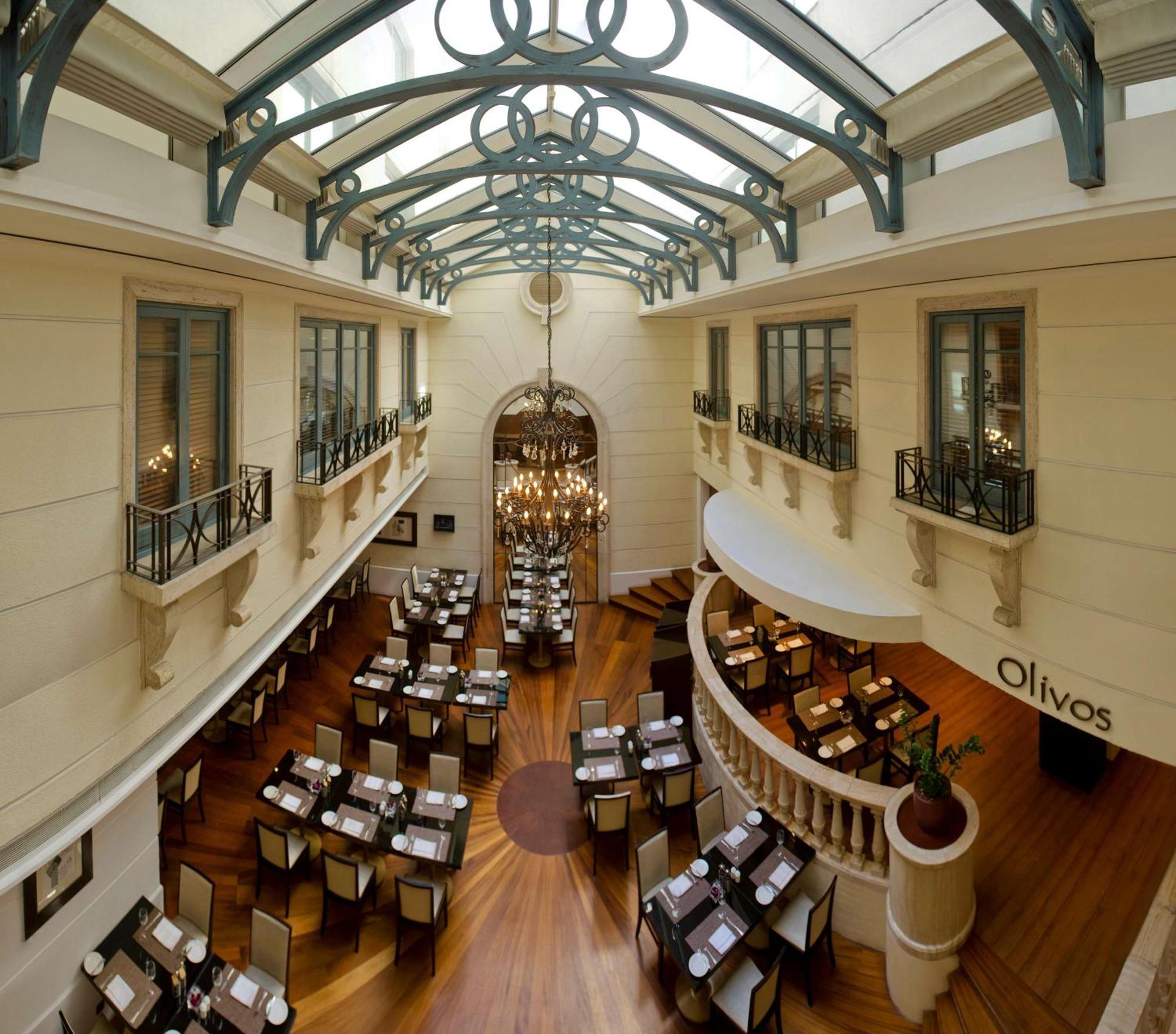 Radisson Blu Martinez Beirut 호텔 외부 사진 Olivos restaurant