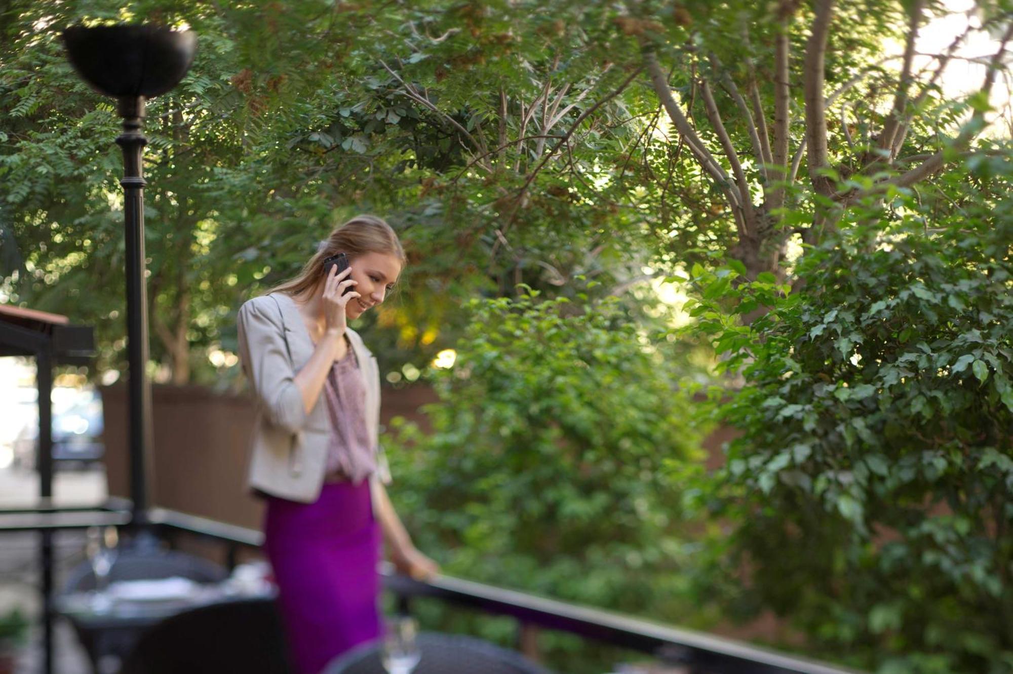Radisson Blu Martinez Beirut 호텔 외부 사진 A woman on a mobile phone