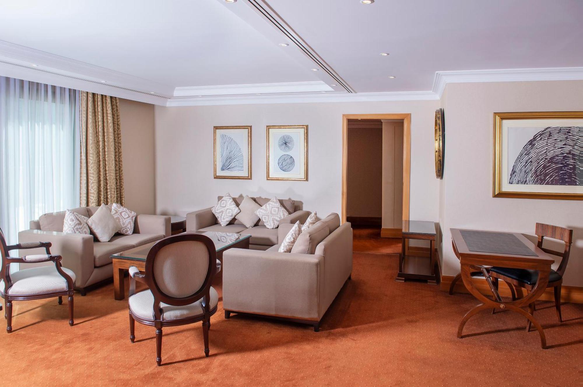 Radisson Blu Martinez Beirut 호텔 외부 사진 A suite at the InterContinental Hotel, London, Park Lane